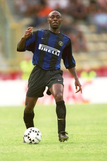 詹姆斯：艾顿承担了约80%的挡拆掩护，是进攻的重要力量（詹姆斯：艾顿承担近八成挡拆任务，系进攻端关键支柱）